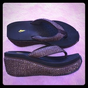 Volatile platform flops! Sz 6. Brown